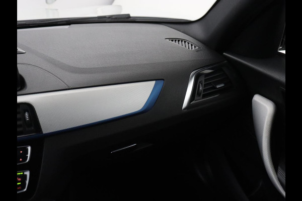 BMW 1-serie M140i High Executive | Stoelverwarming | Carplay | Leder | Adaptief LED | Keyless | Navigatie | Sportstoelen | Parkeerhulp | Climate control | Cruise control | Bluetooth | Getint glas | M Sport