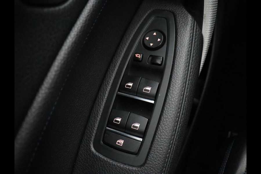 BMW 1-serie M140i High Executive | Stoelverwarming | Carplay | Leder | Adaptief LED | Keyless | Navigatie | Sportstoelen | Parkeerhulp | Climate control | Cruise control | Bluetooth | Getint glas | M Sport