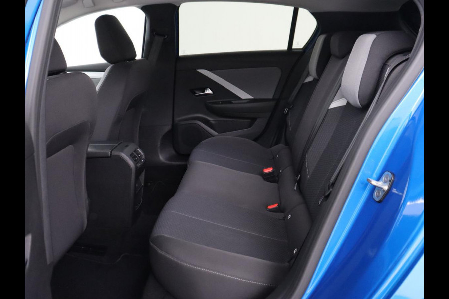 Opel Astra 1.6 Hybrid Business Edition | SOH 96,1% | Stoelverwarming | Adaptive cruise | Carplay | Camera | Navigatie | Full LED | Stuurverwarming | Climate control | Parkeerhulp | Getint glas | PHEV | Plug In