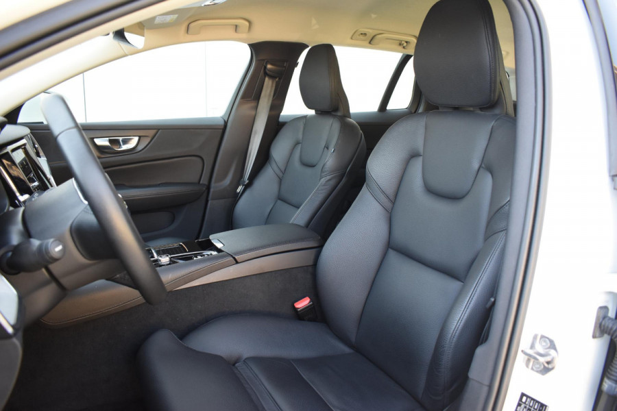 Volvo V60 T6 340PK Automaat Plug-in Hybrid AWD Inscription / Navigatie / Elektrisch verstelbare stoelen met geheugen / Leren bekleding / Elektrische achterklep / Cruise control / Parkeersensoren