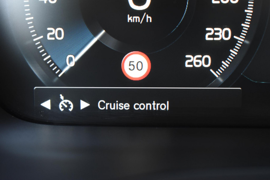 Volvo V60 T6 340PK Automaat Plug-in Hybrid AWD Inscription / Navigatie / Elektrisch verstelbare stoelen met geheugen / Leren bekleding / Elektrische achterklep / Cruise control / Parkeersensoren