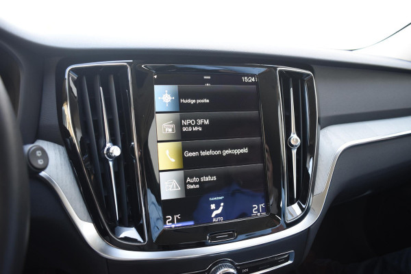 Volvo V60 T6 340PK Automaat Plug-in Hybrid AWD Inscription / Navigatie / Elektrisch verstelbare stoelen met geheugen / Leren bekleding / Elektrische achterklep / Cruise control / Parkeersensoren