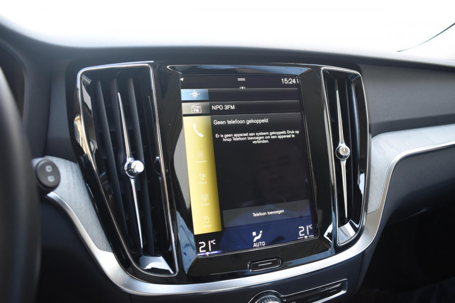 Volvo V60 T6 340PK Automaat Plug-in Hybrid AWD Inscription / Navigatie / Elektrisch verstelbare stoelen met geheugen / Leren bekleding / Elektrische achterklep / Cruise control / Parkeersensoren