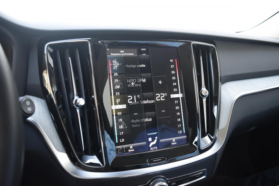 Volvo V60 T6 340PK Automaat Plug-in Hybrid AWD Inscription / Navigatie / Elektrisch verstelbare stoelen met geheugen / Leren bekleding / Elektrische achterklep / Cruise control / Parkeersensoren