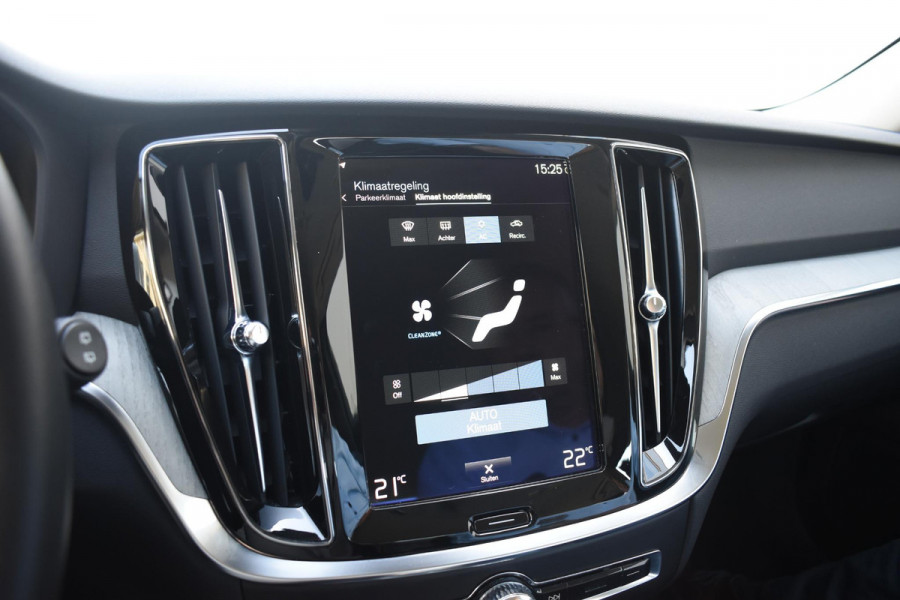 Volvo V60 T6 340PK Automaat Plug-in Hybrid AWD Inscription / Navigatie / Elektrisch verstelbare stoelen met geheugen / Leren bekleding / Elektrische achterklep / Cruise control / Parkeersensoren