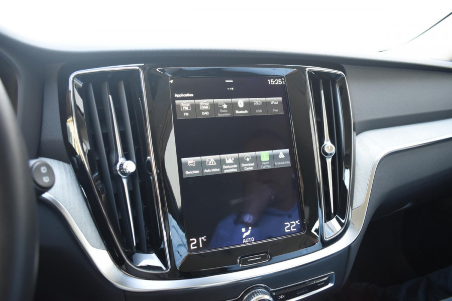 Volvo V60 T6 340PK Automaat Plug-in Hybrid AWD Inscription / Navigatie / Elektrisch verstelbare stoelen met geheugen / Leren bekleding / Elektrische achterklep / Cruise control / Parkeersensoren