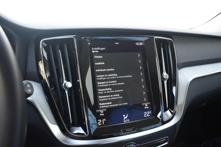 Volvo V60 T6 340PK Automaat Plug-in Hybrid AWD Inscription / Navigatie / Elektrisch verstelbare stoelen met geheugen / Leren bekleding / Elektrische achterklep / Cruise control / Parkeersensoren