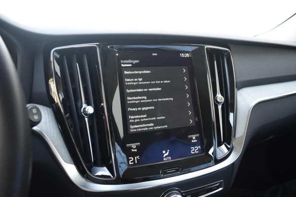 Volvo V60 T6 340PK Automaat Plug-in Hybrid AWD Inscription / Navigatie / Elektrisch verstelbare stoelen met geheugen / Leren bekleding / Elektrische achterklep / Cruise control / Parkeersensoren