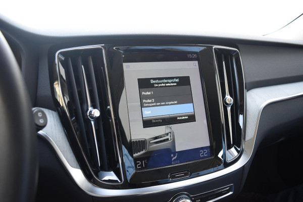Volvo V60 T6 340PK Automaat Plug-in Hybrid AWD Inscription / Navigatie / Elektrisch verstelbare stoelen met geheugen / Leren bekleding / Elektrische achterklep / Cruise control / Parkeersensoren