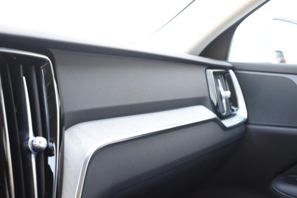 Volvo V60 T6 340PK Automaat Plug-in Hybrid AWD Inscription / Navigatie / Elektrisch verstelbare stoelen met geheugen / Leren bekleding / Elektrische achterklep / Cruise control / Parkeersensoren