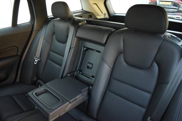 Volvo V60 T6 340PK Automaat Plug-in Hybrid AWD Inscription / Navigatie / Elektrisch verstelbare stoelen met geheugen / Leren bekleding / Elektrische achterklep / Cruise control / Parkeersensoren