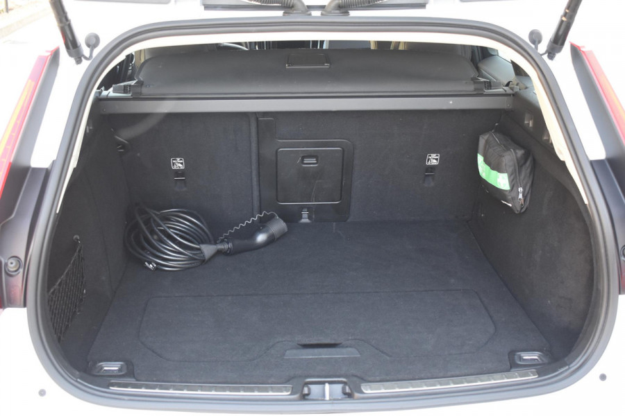 Volvo V60 T6 340PK Automaat Plug-in Hybrid AWD Inscription / Navigatie / Elektrisch verstelbare stoelen met geheugen / Leren bekleding / Elektrische achterklep / Cruise control / Parkeersensoren