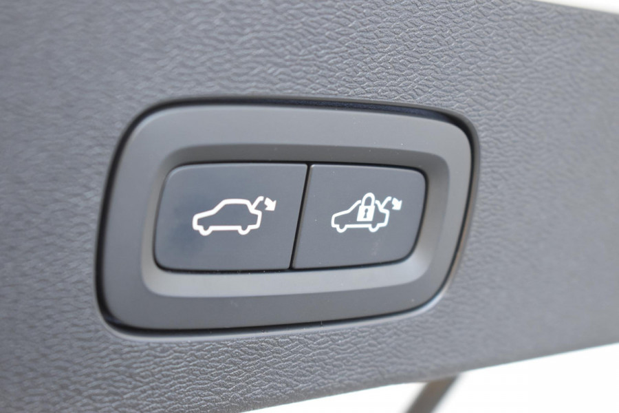 Volvo V60 T6 340PK Automaat Plug-in Hybrid AWD Inscription / Navigatie / Elektrisch verstelbare stoelen met geheugen / Leren bekleding / Elektrische achterklep / Cruise control / Parkeersensoren
