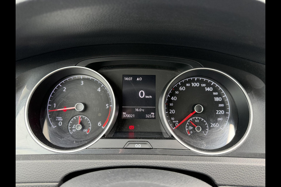 Volkswagen Golf 1.6 TDI Comfortline Business | Navigatie | Camera | DAB | Adaptive Cruise Control |  ACC |
