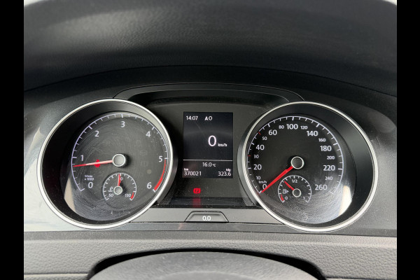 Volkswagen Golf 1.6 TDI Comfortline Business | Navigatie | Camera | DAB | Adaptive Cruise Control |  ACC |