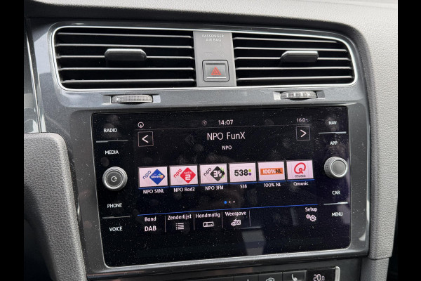 Volkswagen Golf 1.6 TDI Comfortline Business | Navigatie | Camera | DAB | Adaptive Cruise Control |  ACC |