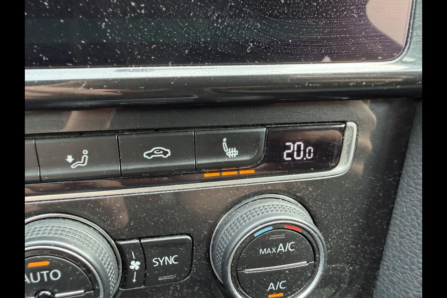 Volkswagen Golf 1.6 TDI Comfortline Business | Navigatie | Camera | DAB | Adaptive Cruise Control |  ACC |