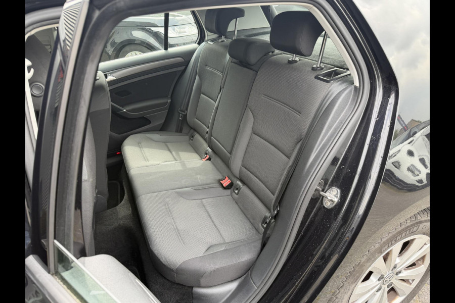 Volkswagen Golf 1.6 TDI Comfortline Business | Navigatie | Camera | DAB | Adaptive Cruise Control |  ACC |