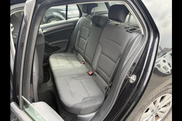 Volkswagen Golf 1.6 TDI Comfortline Business | Navigatie | Camera | DAB | Adaptive Cruise Control |  ACC |