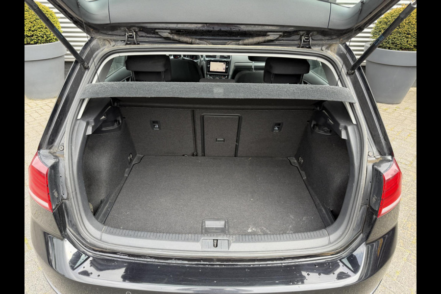 Volkswagen Golf 1.6 TDI Comfortline Business | Navigatie | Camera | DAB | Adaptive Cruise Control |  ACC |
