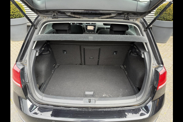 Volkswagen Golf 1.6 TDI Comfortline Business | Navigatie | Camera | DAB | Adaptive Cruise Control |  ACC |