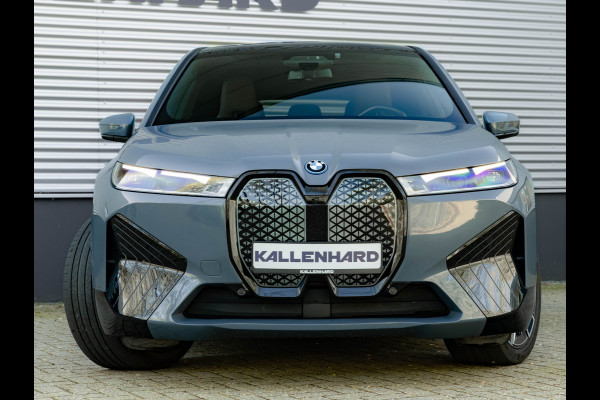 BMW iX xDrive50 - 112kWh - Sport Pakket - Pano - Driving Ass Prof - Head-up