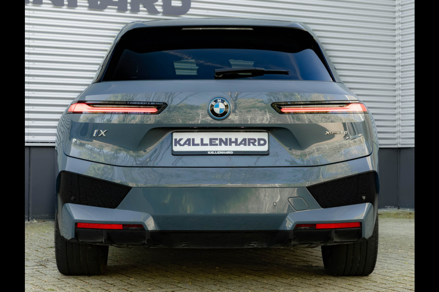 BMW iX xDrive50 - 112kWh - Sport Pakket - Pano - Driving Ass Prof - Head-up