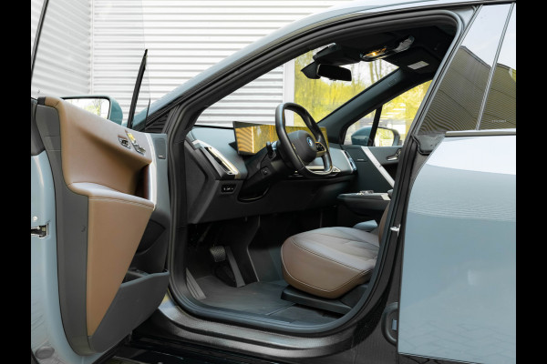 BMW iX xDrive50 - 112kWh - Sport Pakket - Pano - Driving Ass Prof - Head-up