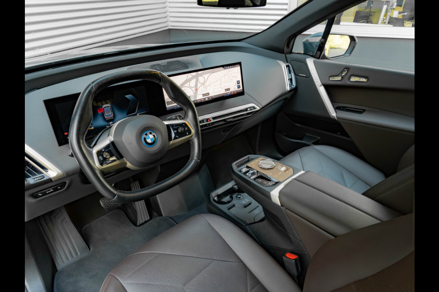 BMW iX xDrive50 - 112kWh - Sport Pakket - Pano - Driving Ass Prof - Head-up