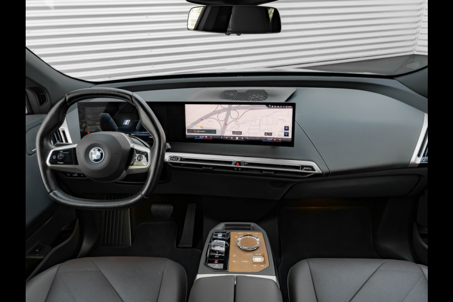 BMW iX xDrive50 - 112kWh - Sport Pakket - Pano - Driving Ass Prof - Head-up
