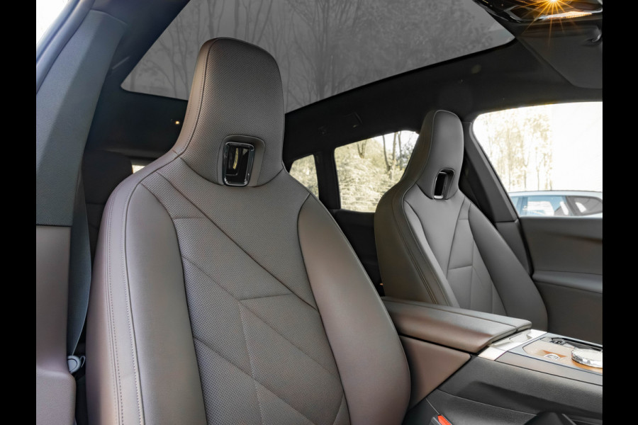 BMW iX xDrive50 - 112kWh - Sport Pakket - Pano - Driving Ass Prof - Head-up