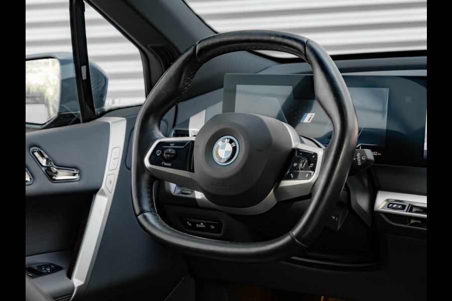 BMW iX xDrive50 - 112kWh - Sport Pakket - Pano - Driving Ass Prof - Head-up