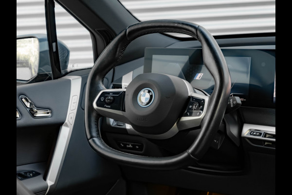 BMW iX xDrive50 - 112kWh - Sport Pakket - Pano - Driving Ass Prof - Head-up