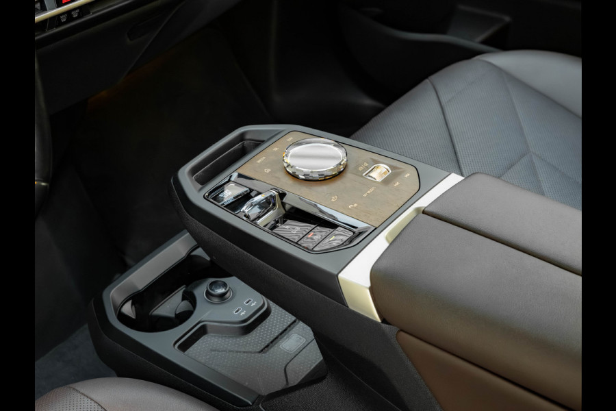 BMW iX xDrive50 - 112kWh - Sport Pakket - Pano - Driving Ass Prof - Head-up