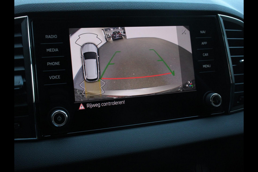 Škoda Karoq 1.5 TSI 150pk Automaat ACT Ambition Navigatie Android Auto / Apple Carplay Climate Control Camera Parkeer sensoren Lichtmetalen Velgen Dab Digitale Cockpit Keyless Start Led Cruise Control Adaptive