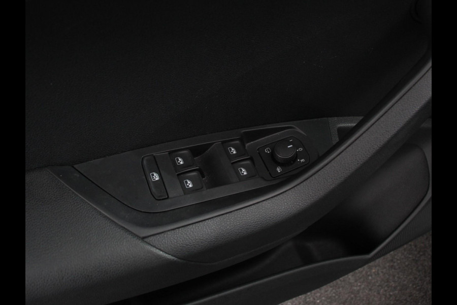 Škoda Karoq 1.5 TSI 150pk Automaat ACT Ambition Navigatie Android Auto / Apple Carplay Climate Control Camera Parkeer sensoren Lichtmetalen Velgen Dab Digitale Cockpit Keyless Start Led Cruise Control Adaptive