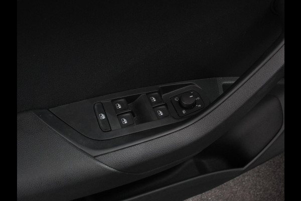 Škoda Karoq 1.5 TSI 150pk Automaat ACT Ambition Navigatie Android Auto / Apple Carplay Climate Control Camera Parkeer sensoren Lichtmetalen Velgen Dab Digitale Cockpit Keyless Start Led Cruise Control Adaptive