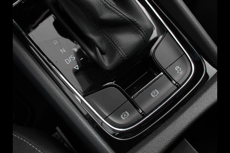 Škoda Karoq 1.5 TSI 150pk Automaat ACT Ambition Navigatie Android Auto / Apple Carplay Climate Control Camera Parkeer sensoren Lichtmetalen Velgen Dab Digitale Cockpit Keyless Start Led Cruise Control Adaptive