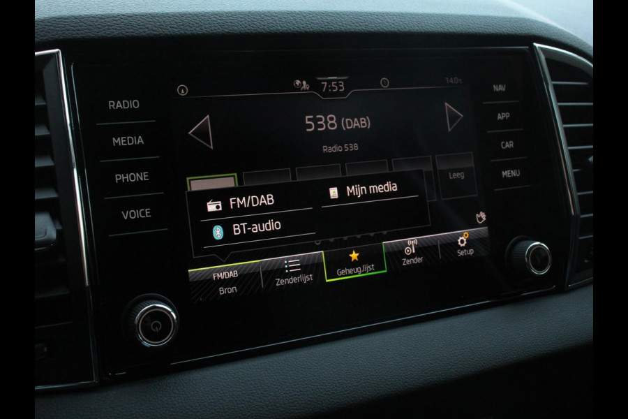 Škoda Karoq 1.5 TSI 150pk Automaat ACT Ambition Navigatie Android Auto / Apple Carplay Climate Control Camera Parkeer sensoren Lichtmetalen Velgen Dab Digitale Cockpit Keyless Start Led Cruise Control Adaptive