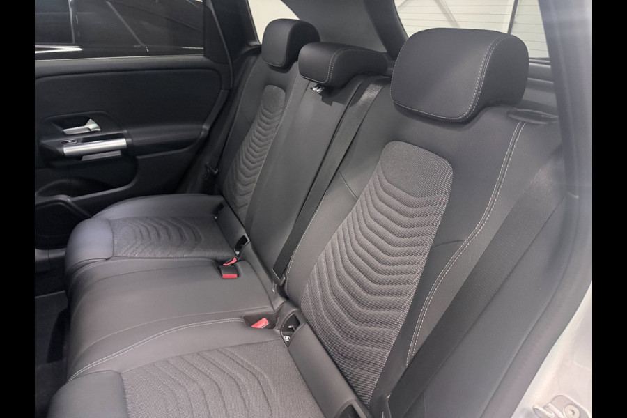 Mercedes-Benz B-Klasse 180 Business Line NAVI/V-COCKPIT/CAM/DAB/ECC/PDC/CRUISE/TREKH///