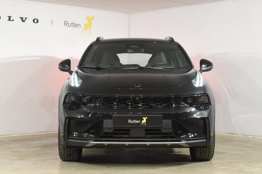 Lynk & Co 01 276PK Automaat Core / Adaptieve cruise control / Stoel - en stuurwielverwarming / Parkeersensoren / Achteruitrijcamera / Apple Carplay / Trekhaak / Metallic lak / 19" velgen