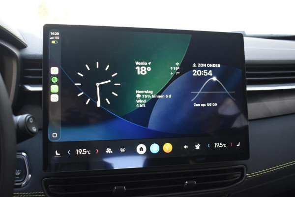 Lynk & Co 01 276PK Automaat Core / Adaptieve cruise control / Stoel - en stuurwielverwarming / Parkeersensoren / Achteruitrijcamera / Apple Carplay / Trekhaak / Metallic lak / 19" velgen
