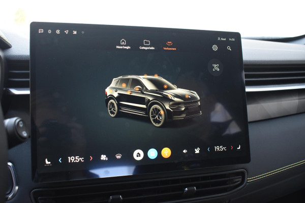 Lynk & Co 01 276PK Automaat Core / Adaptieve cruise control / Stoel - en stuurwielverwarming / Parkeersensoren / Achteruitrijcamera / Apple Carplay / Trekhaak / Metallic lak / 19" velgen
