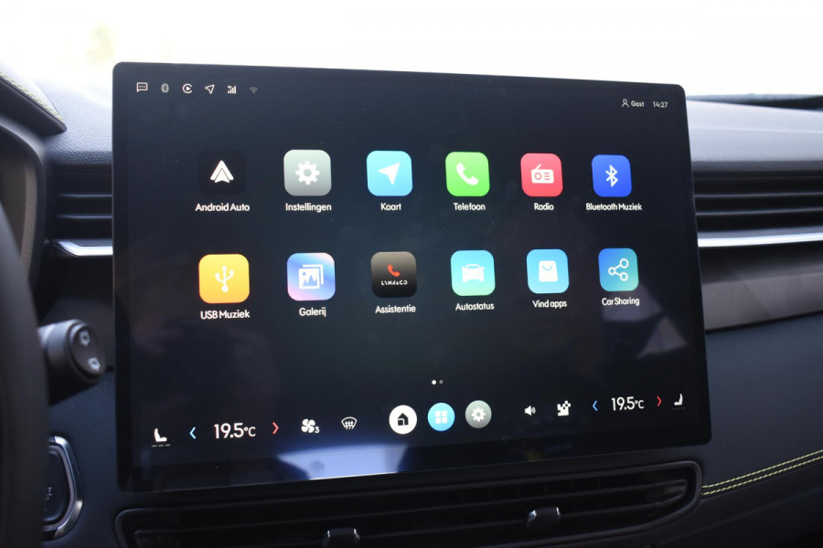 Lynk & Co 01 276PK Automaat Core / Adaptieve cruise control / Stoel - en stuurwielverwarming / Parkeersensoren / Achteruitrijcamera / Apple Carplay / Trekhaak / Metallic lak / 19" velgen