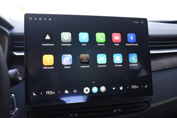 Lynk & Co 01 276PK Automaat Core / Adaptieve cruise control / Stoel - en stuurwielverwarming / Parkeersensoren / Achteruitrijcamera / Apple Carplay / Trekhaak / Metallic lak / 19" velgen