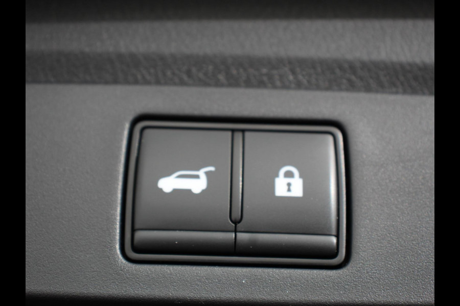 Nissan QASHQAI 1.3 MHEV Xtronic Tekna Plus Automaat Navigatie Apple Carplay/Android Auto Parkeersensoren 360 camera Adaptive cruise control Panoramadak Elektrische achterklep Elektrische bestuurderstoel Stoel-en stuurverwarming Ledverlichting Climate Control