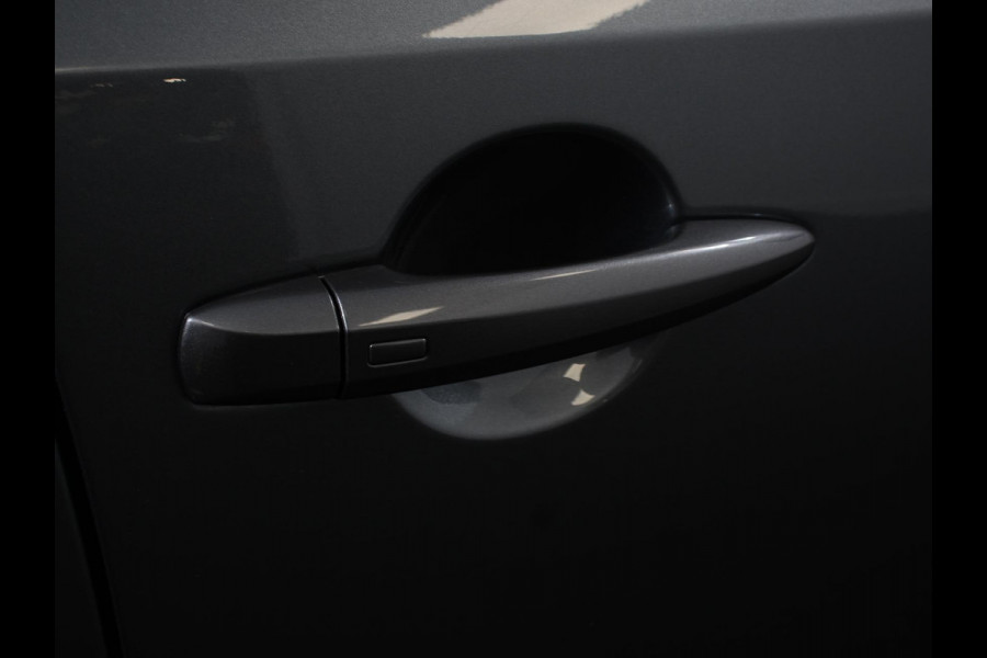 Nissan QASHQAI 1.3 MHEV Xtronic Tekna Plus Automaat Navigatie Apple Carplay/Android Auto Parkeersensoren 360 camera Adaptive cruise control Panoramadak Elektrische achterklep Elektrische bestuurderstoel Stoel-en stuurverwarming Ledverlichting Climate Control