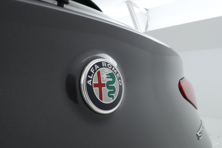 Alfa Romeo Stelvio 2.2d Super Automaat, Navigatie, Leer, Climate,