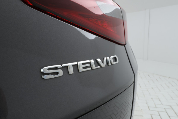 Alfa Romeo Stelvio 2.2d Super Automaat, Navigatie, Leer, Climate,