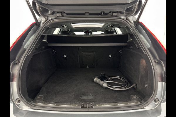 Volvo XC60 2.0 T8 R-Design Twin Engine AWD (Plug-In) (INCL-BTW) *PANO | LEATHER-MICROFIBRE | FULL-LED | KEYLESS | AIR-SUSPENSION | HEATED-SPORTSEATS | DIGI-COCKPIT | CAMERA | NAVI-FULLMAP | ECC | PDC | CRUISE | TOWBAR | 21''ALU*